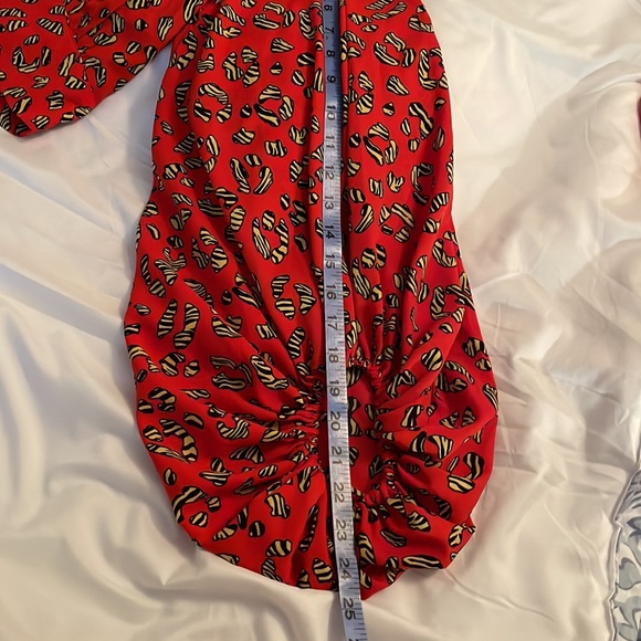 Signatures Long sleeve v-neck crop top- size small - Picture 11 of 11